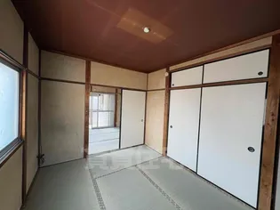 第一八ノ坪荘【2階】の居間