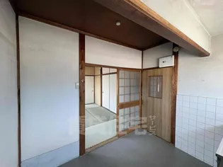 第一八ノ坪荘【2階】の居間