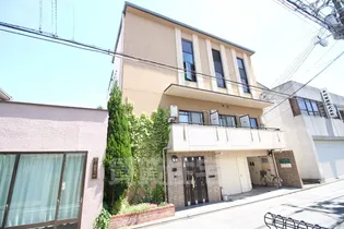 タワーズ五条【1階】の外観