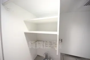 エヌエムドゥーズ【2階】の内装