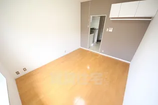 エヌエムドゥーズ【2階】の居間