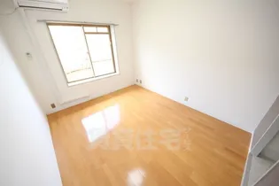 エヌエムドゥーズ【2階】の寝室