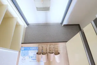 カーサ・ドマーニ【4階】の玄関