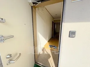 第5サンライフ瀬田【3階】の玄関