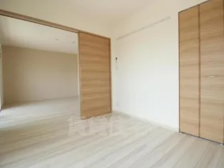 アンジュ京都天神川【2階】の寝室