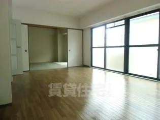 ルミエール西宮【3階】の居間