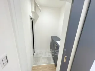 リビングライフ八尾山本【2階】の玄関