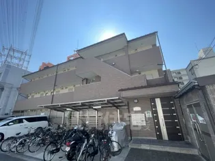 アンプルールフェールバレルコート【1階】の外観