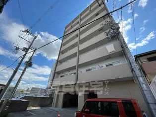 REPOSER LA COURの画像