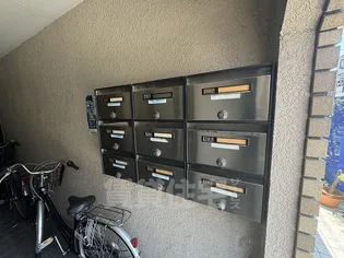 ビクトワール・シェル【3階】の玄関