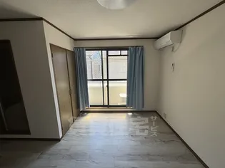 ビクトワール・シェル【3階】の居間