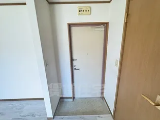 ビクトワール・シェル【3階】の玄関