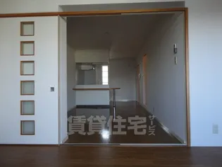 パラツィーナエスタ仁川【2階】の居間