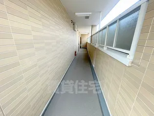 バーンズ巴【2階】の玄関