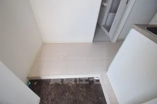 ラ・ハイール喜連【3階】の玄関