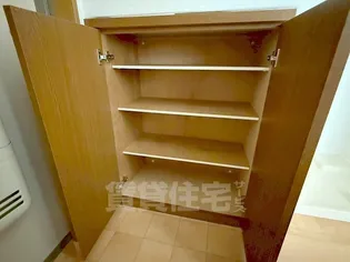 FRONT OF THE POLICE新光【3階】の内装