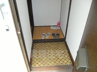 北条ハイム【1階】の玄関