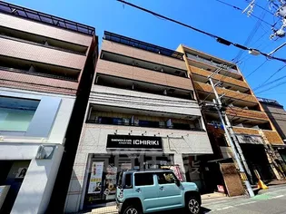 アズビー千里山【5階】の外観