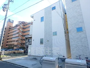 カサ・シャングリラ【1階】の外観