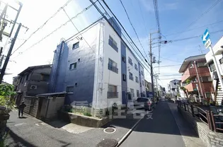 スリースターマンションの画像