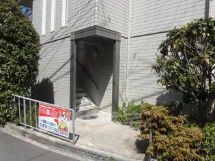 ファーストヒルズ【2階】の玄関