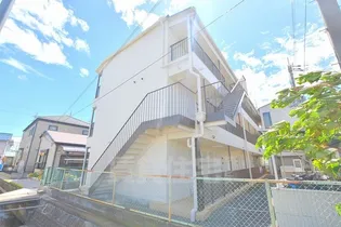 アパートメント柏原【3階】の外観