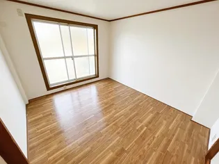 由上ビル【202号室】の居間