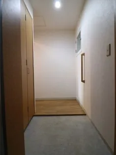 リバーサイドヒルズ西岡公園【2階】の玄関