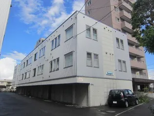 アマンプリ【2階】の外観