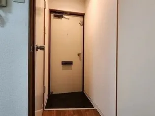 ビッグバーンズマンション南郷【202号室】の玄関