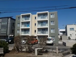 クローバー西麻生【4階】の外観