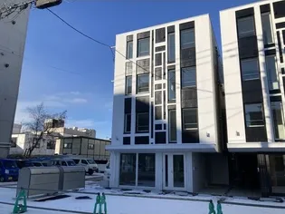 メニーズコート創成タウン C棟【4階】の外観