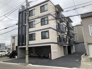 メニーズコート元町北【4階】の外観