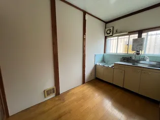 八尾木貸家の居間