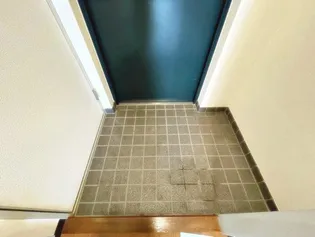 ロシェ宝塚【3階】の玄関