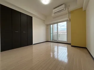 ビガーポリス 133 宝塚【3階】の居間