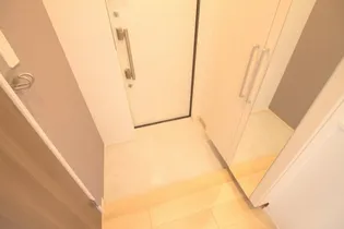 レイアフォレストⅢ【3階】の玄関