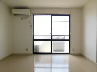 シャトル木花台H棟【101号室】の居間