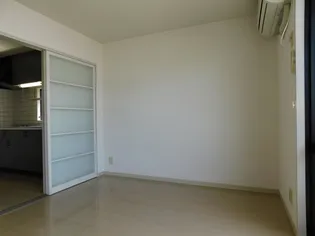 シャトル木花台H棟【101号室】の居間