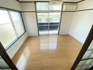 サザンウイング2番館【3階】の居間