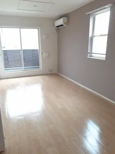 ヴィラ ルピナスⅢ【2階】の居間