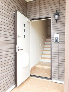 ヴィラ ルピナスⅢ【2階】の玄関