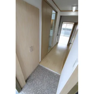 オーブⅢ【401号室】の玄関