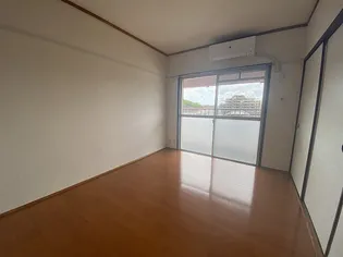 ロザート神宮西【402号室】の居間