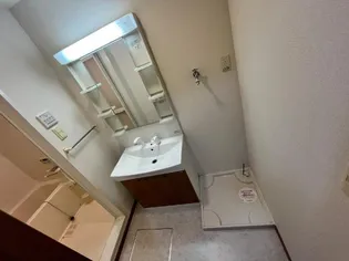 エミールシャラン・Ⅱ【2階】の内装