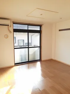 ニュ−シティ黒木【2階】の居間