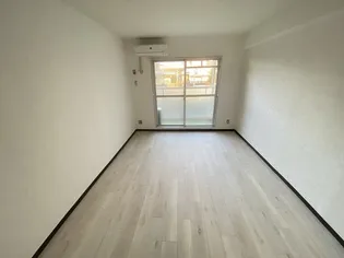 ベルトピア宮崎7【108号室】の居間