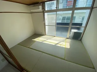 サザンウイング2番館【302号室】の居間