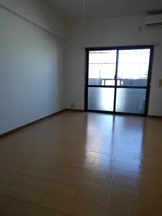 サン トール【2階】の居間