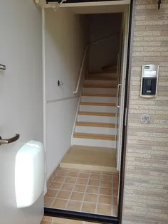 フラン・アンジュ Ⅱ【2階】の玄関